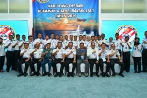 Bakamla RI/IDNCG berfoto bersama usai kegiatan Kaji Ulang Kamlamla 2019